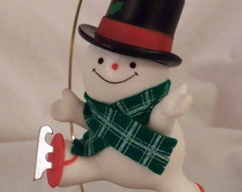 Vintage 1979 Hallmark "The Skating Snowman" ornament - QX1399