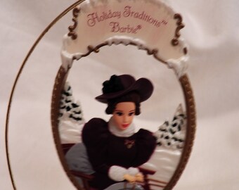 Vintage 1997 Hallmark Holiday Traditions Barbie ornament - QHB6002