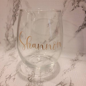 Personalized Stemless Wine Glass, Gold Custom wine glass, Personalized wine glass, Calligraphy Name, Bridesmaid Gifts, Custom Favors