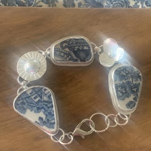 Braccialetto blu e bianco in porcellana rotta
