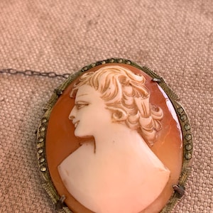 Vintage Cameo Brooch