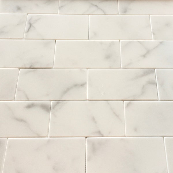 Calcutta marble subway tiles and field for backsplash. Available in many sizes