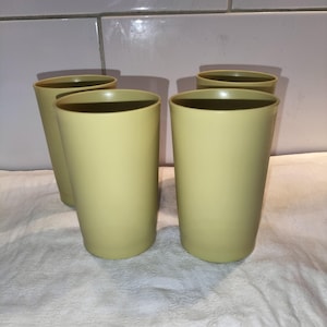Set of 4 Yellow Gold Tupperware tumblers, cups, plastic glasses, vintage tupperware, Childs drinks set