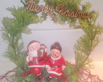 Vintage Plastic Santa and mrs Claus and Wreath with Poinsettia's, Old Stock Christmas Decoration,