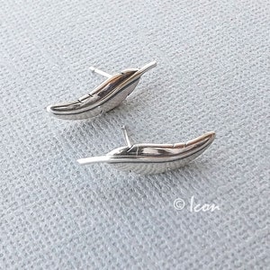 Silver Leaf Earring Climber, Climber Earring, Sterling Silver Stud Earrings Crawler Earring, Nature Jewelry Simple Ear Sweep Minimal Gift