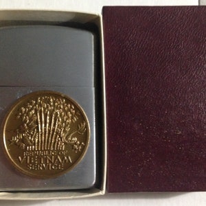 Vintage Republic of Vietnam Service Medal Penguin Lighter New in Box a2