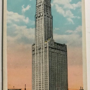 Cartão postal vintage WOOLWORTH Building, Nova York, NY, década de 1930 *Tem um grande vinco