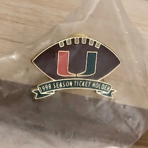Vintage 1998 Universität von Miami UM Football Saison Karte Halter Krawatte Tack Anstecknadel NEU