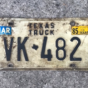 Vintage heavy US Texas State Truck Metal LICENSE PLATE White/Black 1985