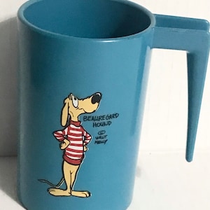 Vintage blue 4” Plastic Cup Mug Walt Kelly Beauregard Hound cartoon Hanna barbera 1971