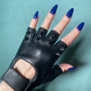 Black Leather Gloves with 2 Black Spikes