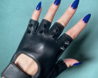 Black Leather Gloves with 2 Black Spikes