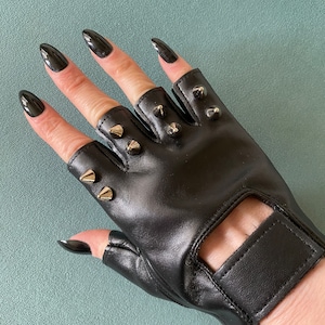 Black Leather Gloves with 2 Silver Spikes