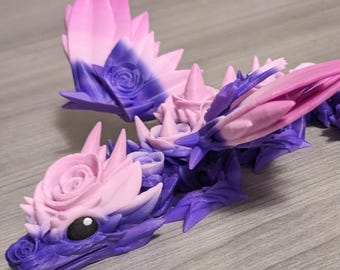Dragon articulé aux ailes de rose, imprimé en 3D, 25 cm (10 po.)