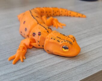 Triton tacheté rouge articulé, imprimé en 3D