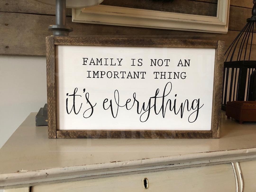 Family is Not an Important Thing Its Everything Sign Wooden Signs