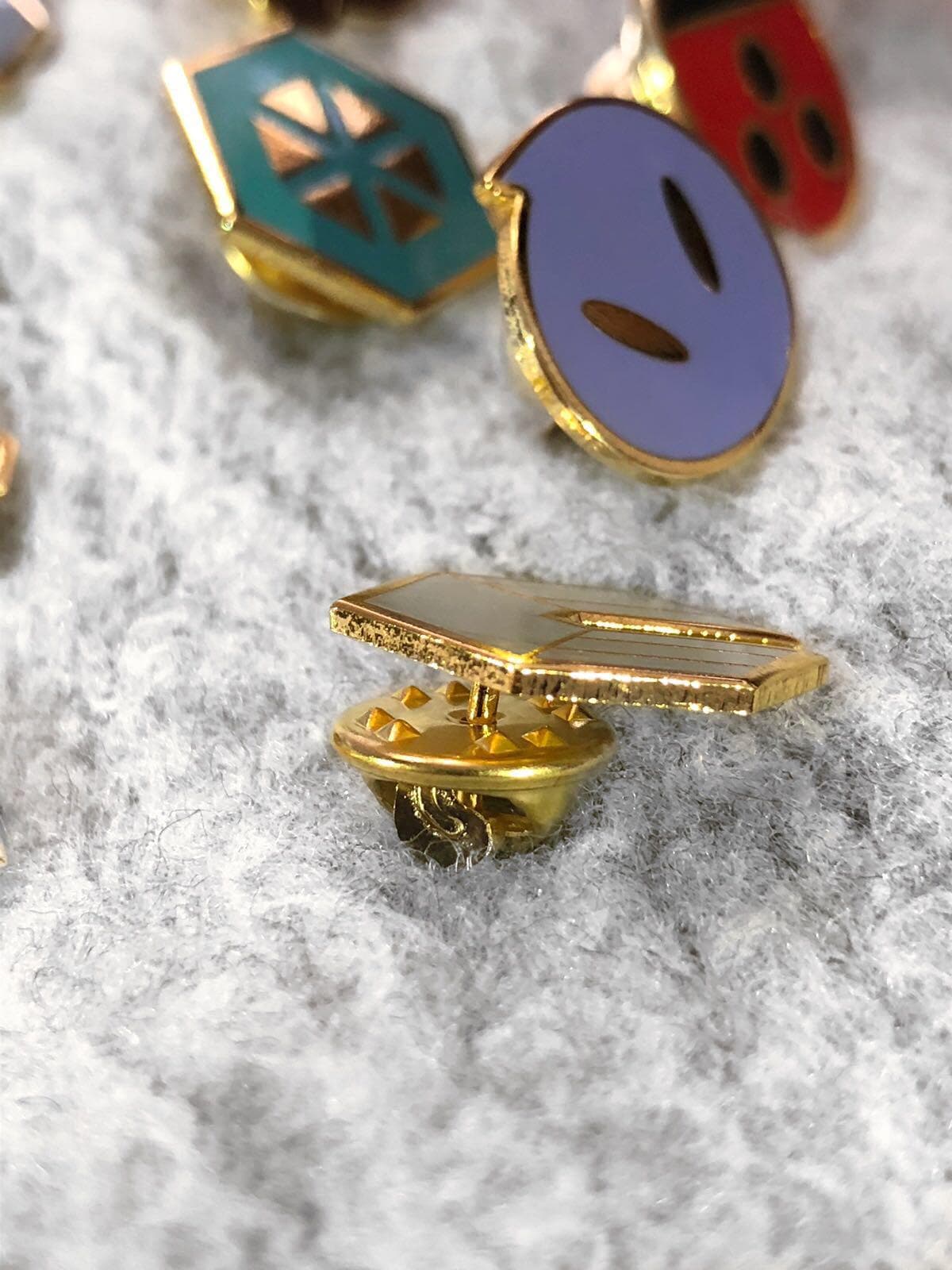 廃盤品］ポケモンセンター通販限定 ジョウト地方 ジムバッジ 8個セット