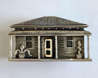 Broche de cabaña en el interior