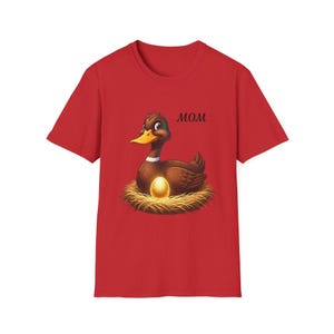 Mom Duck Graphic Tee - Cute Gift for Mothers, Family Gatherings, Casual Wear, Birthdays, Mother&#39;s Day