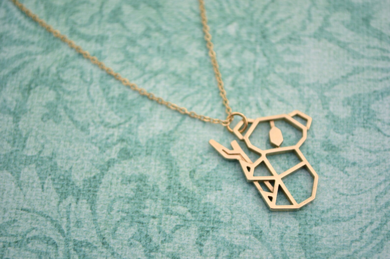Pendentif Koala 3D Sur Une Branche - Chaîne Dorée Incluse, Neuf Sans Emballage