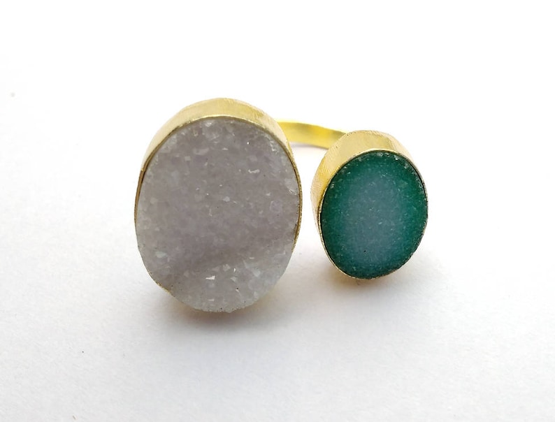 2-pieces Druzy adjustable Ring Beautiful Green dyed Color Or Natural White Combination Good Ethiopian Opal