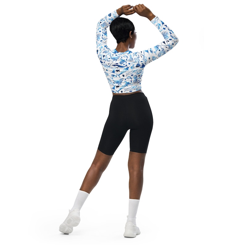 Recyceltes Langarm Crop Top mit Allover-Druck