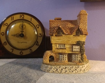 Free Shipping USA "Wine Merchant" Cottage Figurine David Winter Made in Great Britain 1980 House, Collectible House for Village, Cottage