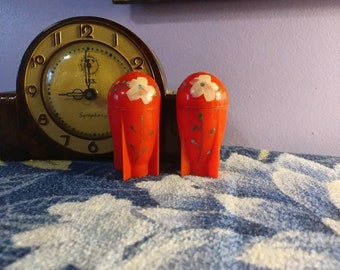 Free Shipping USA Vintage Salt and Pepper Shaker with Hand Painted Flowers, Red Kitchen Decor, Red Salt Shaker, Flower Salt Shaker