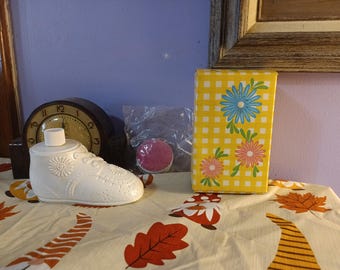 Free Shipping US Vintage Avon 1973 White Plastic Baby Shoe with Pink Pin Cushion, New Old Stock Plastic Baby Shoe Pin Cushion, Baby Shower