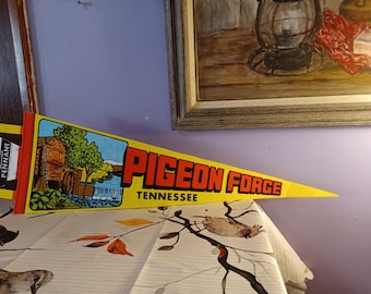 Free Shipping USA Pigeon Forge Tennessee Felt Large Pennant, Tennessee Souvenir, 1970 Pennant, State Pennants, 1970 Wall Hanging