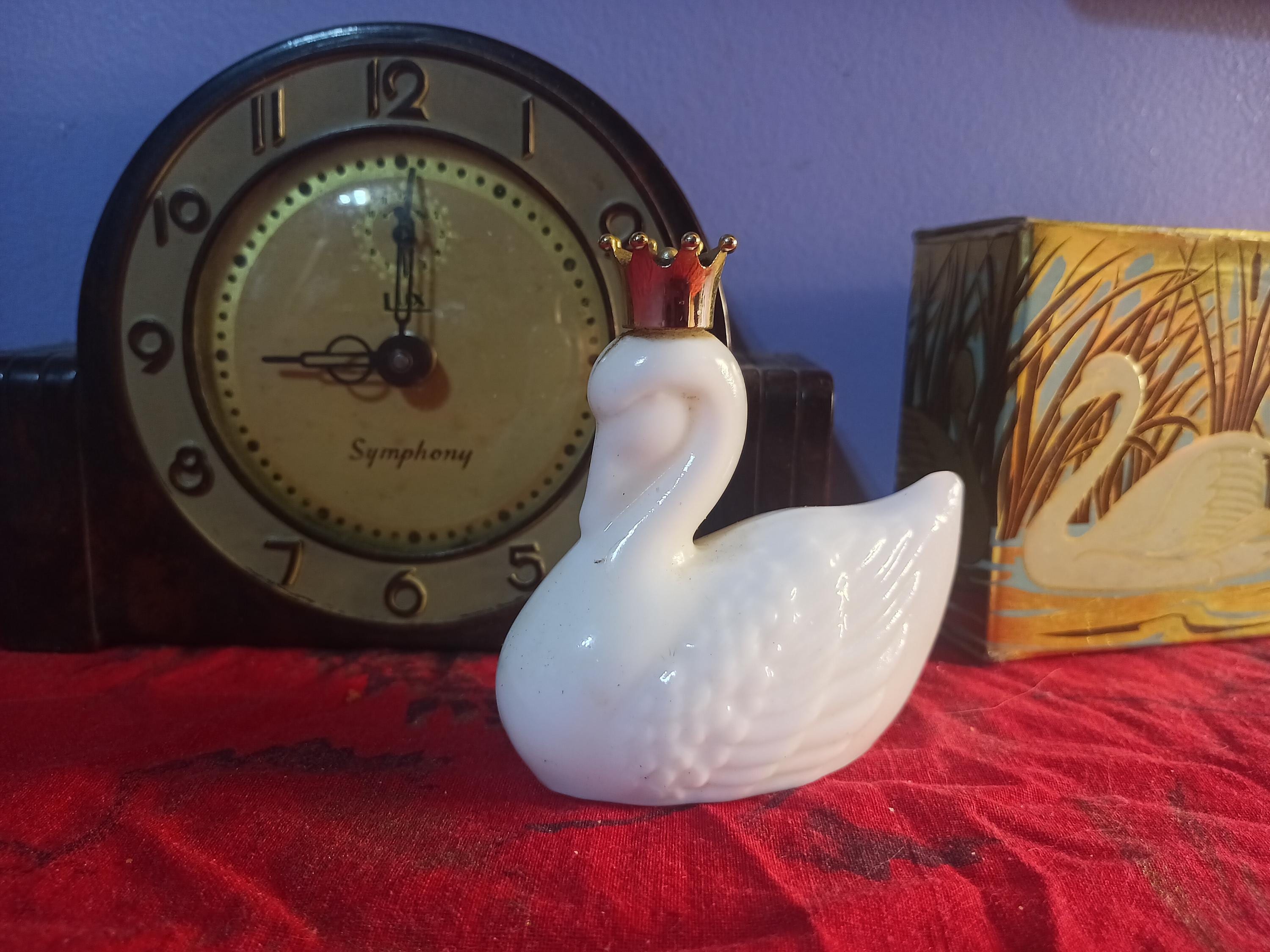 Free Shipping US Vintage 1970's Avon Royal Swan New Old Stock Cotillion, Milk Glass Swan With Golden Crown, NOS White Swan WithCrown Perfume