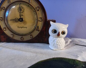 Free Shipping USA Vintage White Glossy Owl Salt Shaker, Kitchen Decor Owl, Collectible White Owl, Unique Owl, Collectible Owl