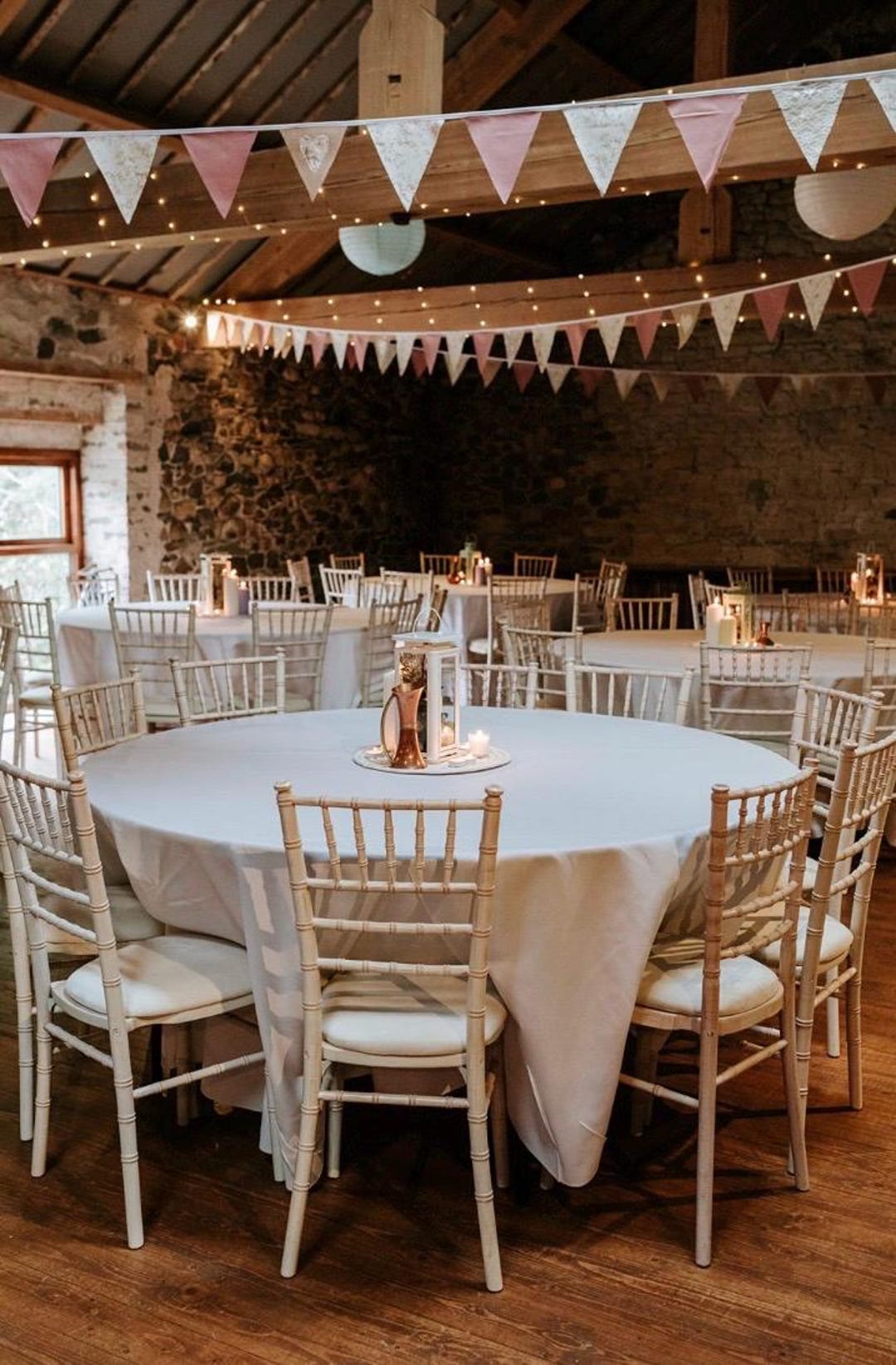 Banderines de boda de arpillera y flores, decoración rústica para carpas de  boda, banderines para bodas en graneros - Etsy México, image size:1080x1645