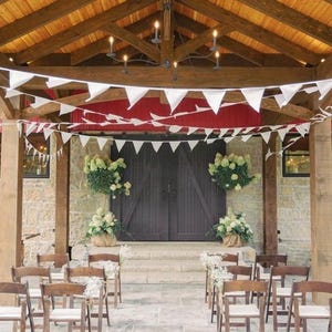 Bruant en tissu blanc, Bruant de mariage blanc, Bruant blanc, Bannières blanches, décoration de mariage et de garden-party