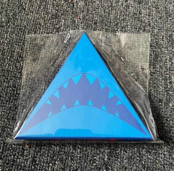 Factory Sealed JAWS Limited Edition Pin! Mitsui Sumitomo Card