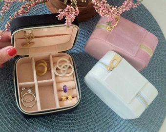 Travel Jewelry Case • Minimal Jewelry Box in Velvet •Jewelry Storage Travel Case • Bridesmaid Gifts • Gift for Her Birthday • Ready to Ship