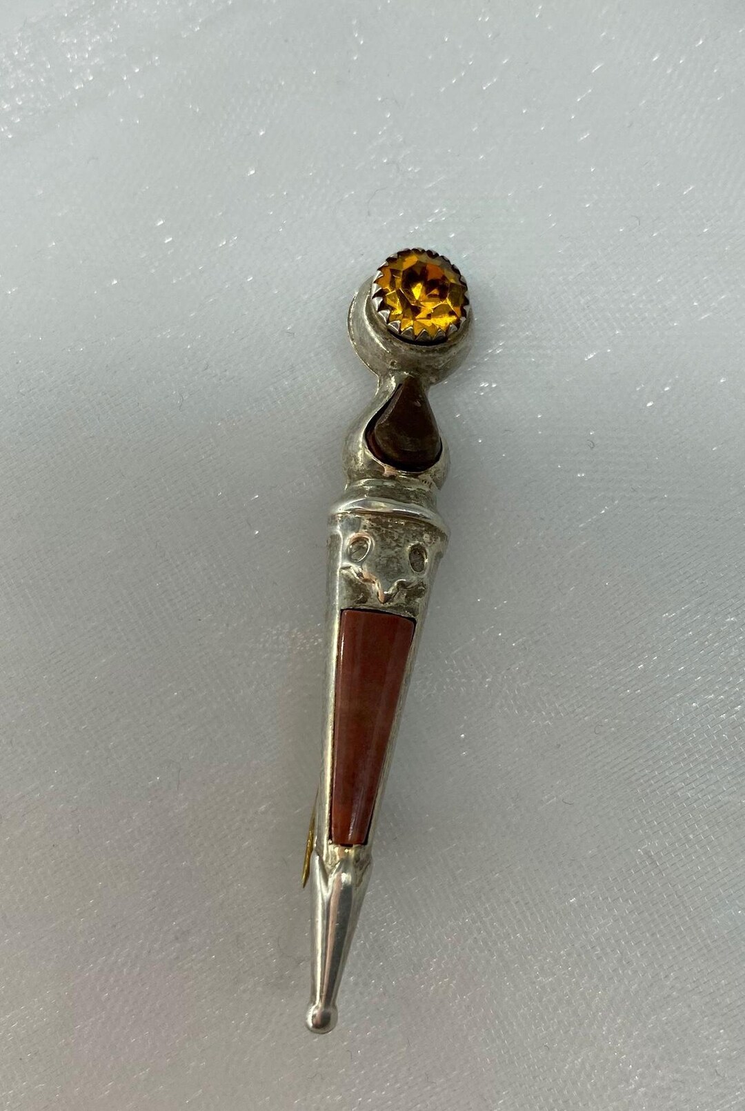 Broche écossaise Victorienne En Argent Et Agate – Vers 1860 – Pénannulaire