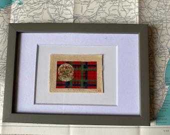 Tartan de seda do clã Macduff com moldura antiga