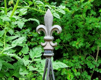 36, 47, 72" Garden Obelisk - Garden Tuteur - Fleur de Lis