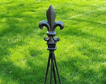36, 47, 72" Garden Obelisk - Garden Tuteur - Fleur de Lis