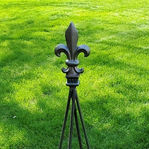 36, 47, 72&quot; Garden Obelisk - Garden Tuteur - Fleur de Lis