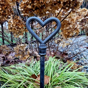 Set of Hose Guides - 17&quot; Solid Stakes - GARDEN LOVE