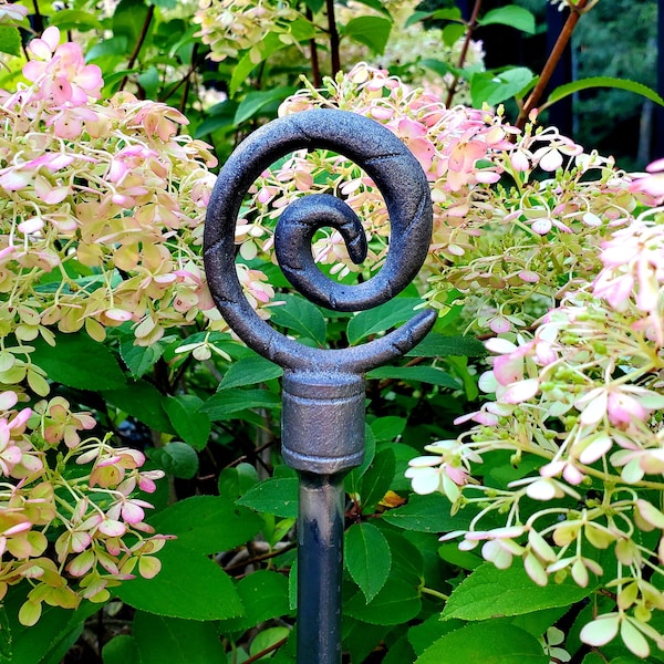 Hose Guides Set - 17" Garden Stakes - Plant Supports - SPIRAL