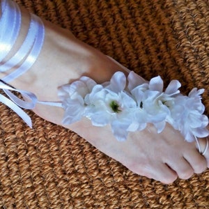 Barefoot sandals Boho white avorio or ivory flowers/Crochet jewelry foot - ankle/Beach Wedding jewel/Anklet with flowers/Romantic Boho jewel