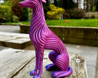 Escultura de galgo, whippet, lebrel, lurcher y saluki sentados: decoración moderna con textura fluida para perros (impresa en 3D).