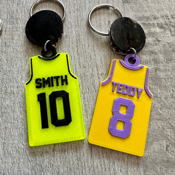 Porte-Clés Maillot De Basket 24 Jaune Silicone 3D - Souvenir Vintage Pour Fans De Basket, Sac à Dos Et Cadeau