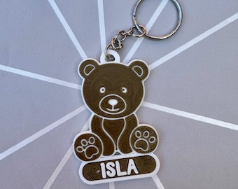 Llavero de osito personalizado: etiqueta con nombre impresa en 3D, ideal para regalar.