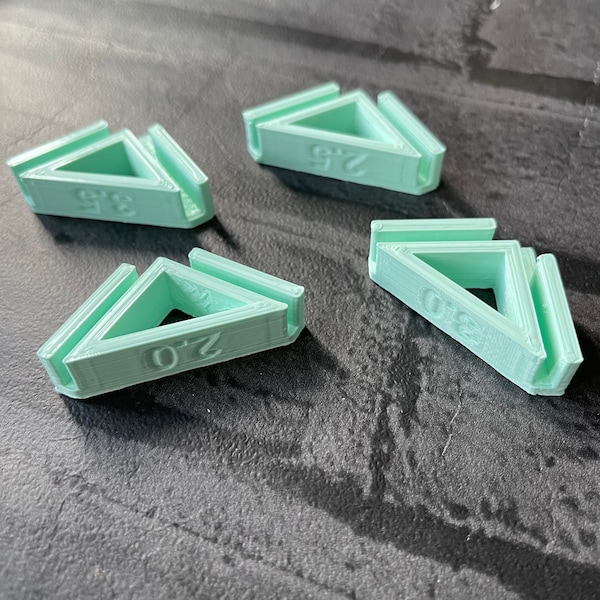 Carrés pour la fabrication de boîtes imprimés en 3D : outil de coupe d'onglet en carton