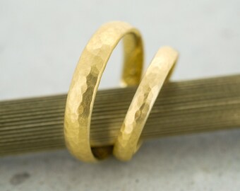 Yellow gold wedding rings (333/585/750) | hammered, matt