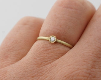 Bague de fiançailles en or jaune (585) avec un petit diamant